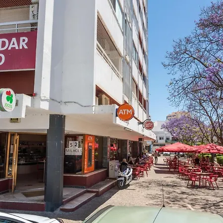 Center Stunning View 아파트