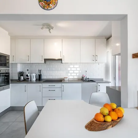 Center Stunning View Φάρο